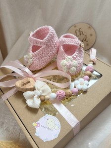 Zestaw prezentowy  BUCIKI + ZAWIESZKA DO SMOCZKA- KWIATEK