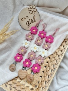 Zawieszka do smoczka szydełkowa Kwiaty  RÓŻOWA
